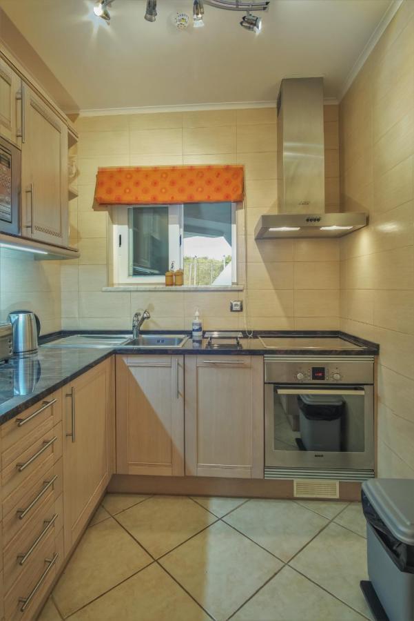 Cristo - Orange Apartment